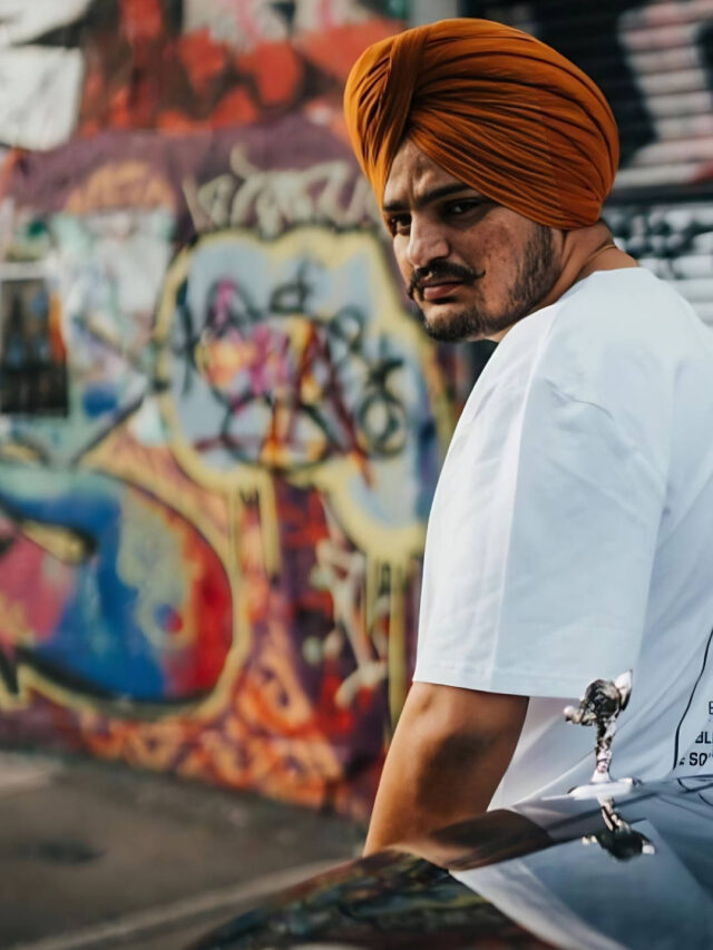 sidhu-moose-wala-against-street-graffiti-wall-pt5fepcpph6gyej1